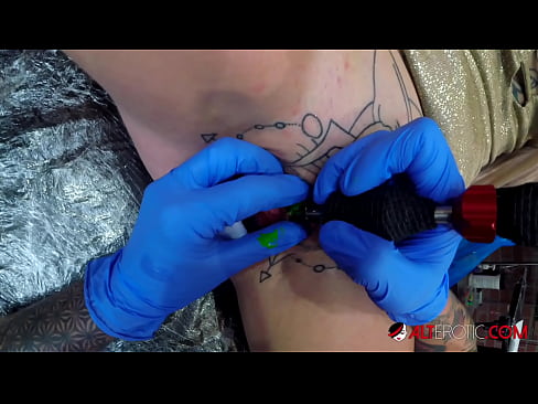 ❤️ Äärimmäisen tatuoitu hottie Sully Savage sai tatuoinnin klitorikseen ❤❌ Anaalivideo at fi.purchasexz.top
